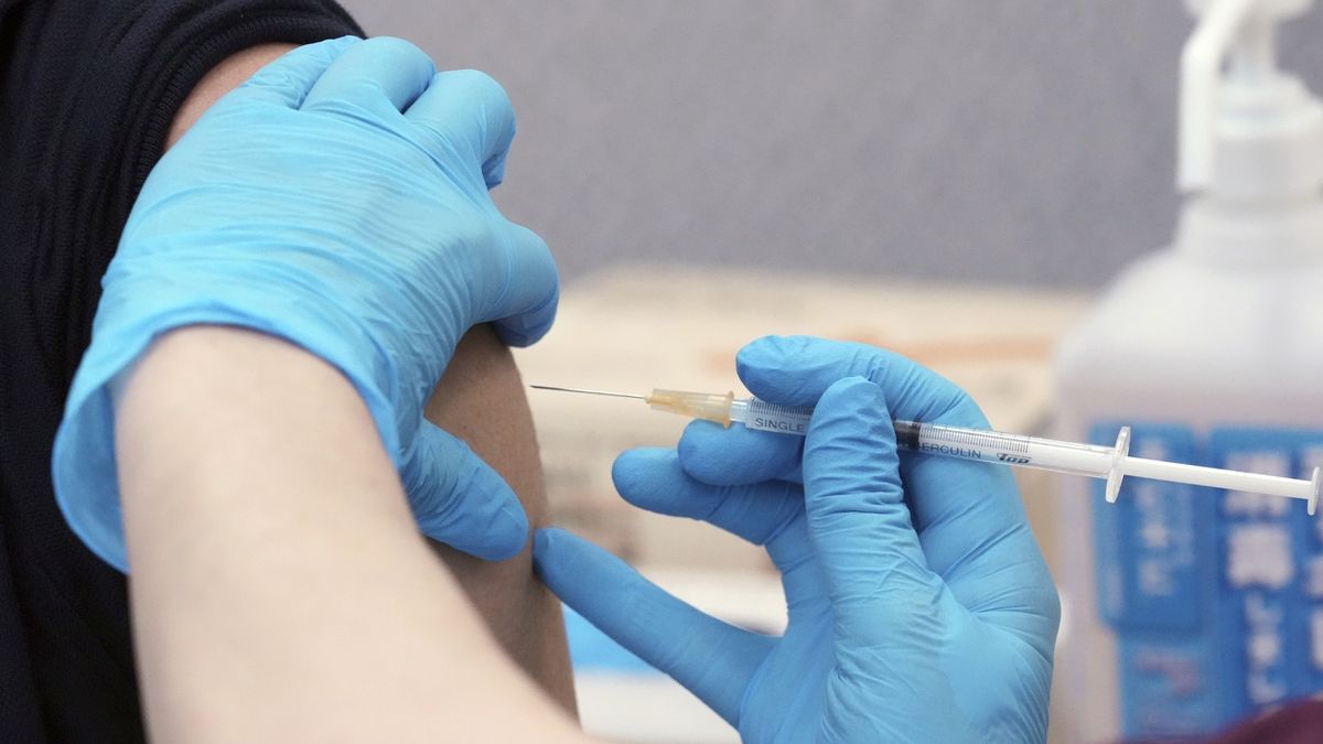 Polsko se chystá na třetí dávku vakcín proti covidu